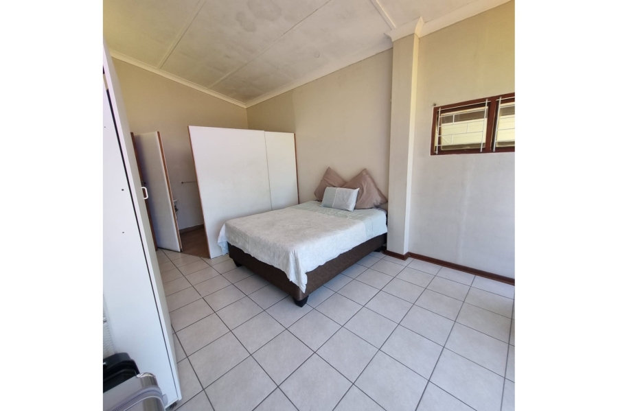 To Let 4 Bedroom Property for Rent in Beacon Bay Eastern Cape